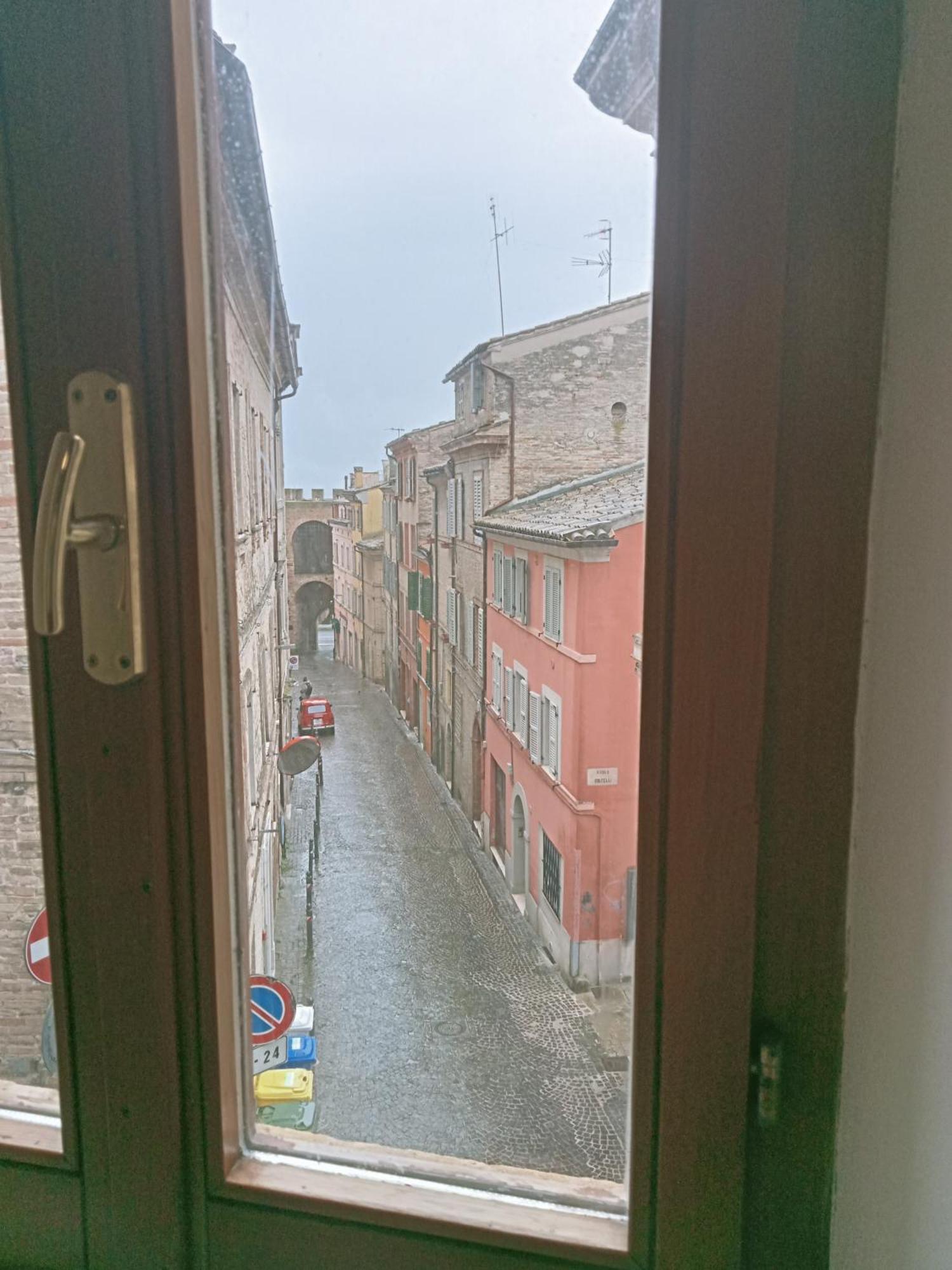 Camere Via Crispi Centro Storico มาเชราตา ภายนอก รูปภาพ